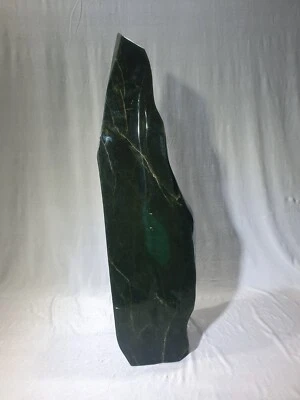 Nephrit Jade Skulptur Freieform geschliffen 21kg 59x16x14cm Dekoration Heilstein - Bild 1 von 4
