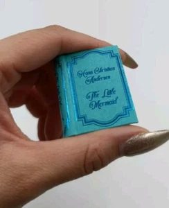 LIBRO IN MINIATURA The Little Mermaid Hans Christian Andersen In Inglese - Foto 1 di 5