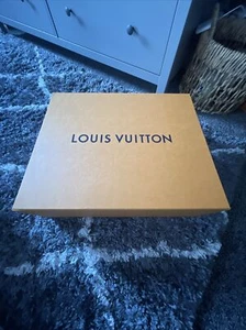 Louis Vuitton sehr große magnetische Aufbewahrungsbox 51 x 41 x 19 cms... Leichte Schäden - Bild 1 von 6