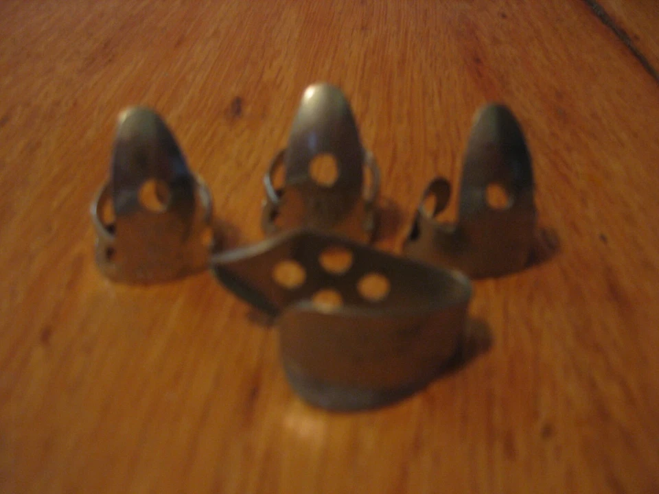 Vintage Dunlop 3 Finger & 1 Thumb Pick 020 - Image 1 of 1