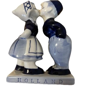 Vintage Delftware Dutch Boy & Girl Kissing Porcelain Figurine by Elesva Holland - Picture 1 of 6