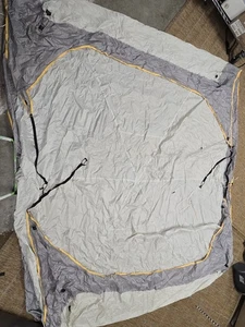 Tienda de campaña Rain Fly Only Coleman Weathermaster II proyectada para 10 personas.Ligera decoloración  - Imagen 1 de 8