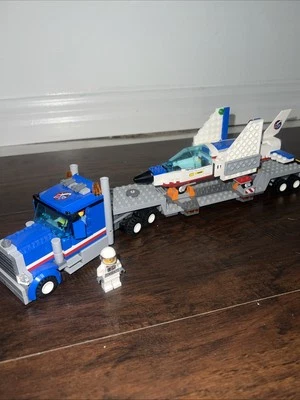 LEGO CITY: Training Jet Transporter (60079) - Image 1 of 3