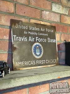 USAF Travis Air Force Base Schild Rusty Weathered Worn Military USA American - Bild 1 von 4
