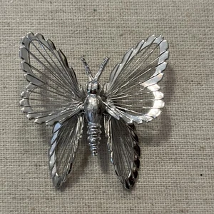 Monet Vintage Butterfly Moth Pin Brooch Silvertone Signed 1-1/2” - Picture 1 of 4