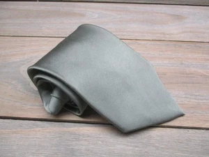 Geoffrey Beene Tie Mens Classic Necktie Polyester Formal Made USA 3.75x30 - Picture 1 of 7