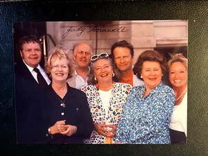 JUDY CORNWELL - KEEPING UP APPEARANCES ACTRESS - EXCELLENT SIGNED PHOTOGRAPH - Picture 1 of 1