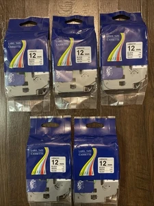 5er Pack Schriftband Kassette laminiert 12 mm schwarz auf weiß Band TZc-231 8m - NEU - Bild 1 von 1