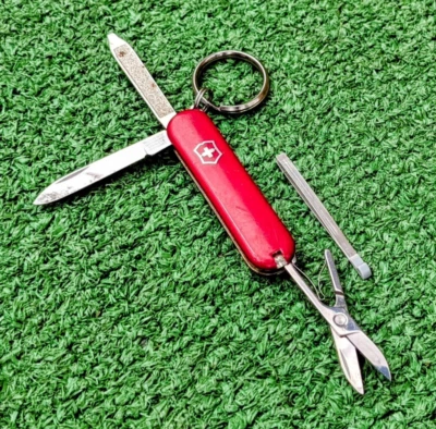 Navaja Suiza Victorinox 58mm Navaja de Bolsillo Clásica SD Roja Usada en Excelente Condición Foto 1 de 3