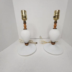 Vintage Paar Milchglas Nagel Holz & Metallrand Boudoir Lampen 11’’ hoch GETESTET - Bild 1 von 19