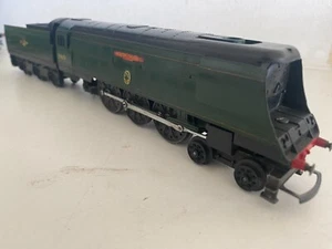 TRIANG R356 BULLEID WINSTON CHURCHILL BR GREEN LOCO & TENDER GOOD RUNNER GC - Picture 1 of 16