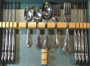 Wm. A. Rogers Deluxe Stainless - Oneida Ltd. "Mansfield" Flatware - Picture 1 of 34