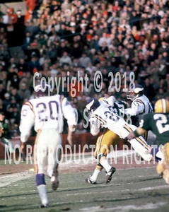 PAUL KRAUSE MINNESOTA VIKINGS VS. GREEN BAY PACKERS TACKLES DAVE HAMPTON 1969 - Picture 1 of 1