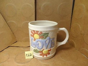 Taza Love de cerámica con flores (usada/usada en excelente estado) - Imagen 1 de 10