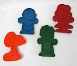 Peanuts Plastic Cookie Cutters. Set Of 4 Charlie Brown, Lucy, Linus, Snoopy - Picture 1 of 2
