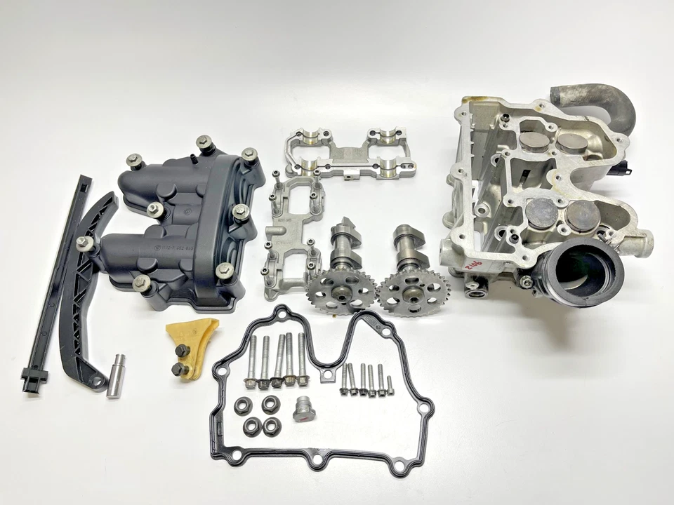 Cubierta de válvula de extremo superior del motor de culata poco kilometraje OEM 2007 BMW F650GS F650 GS Foto 1 de 4