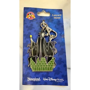 Disney Villains - Sleeping Beauty Maleficent Lanyard Medal Keychain NWT - Picture 1 of 4