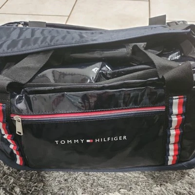 Bolso de Lona Tommy Hilfiger, Negro con Correas para el Hombro y Agarre, Unisex. Foto 1 de 4