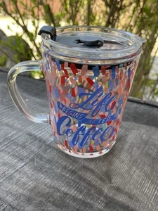 Charmante Auswahl LIFE STARTS AFTER COFFEE Gesprenkeltes Glas Reise Kaffeebecher mit Deckel - Bild 1 von 9