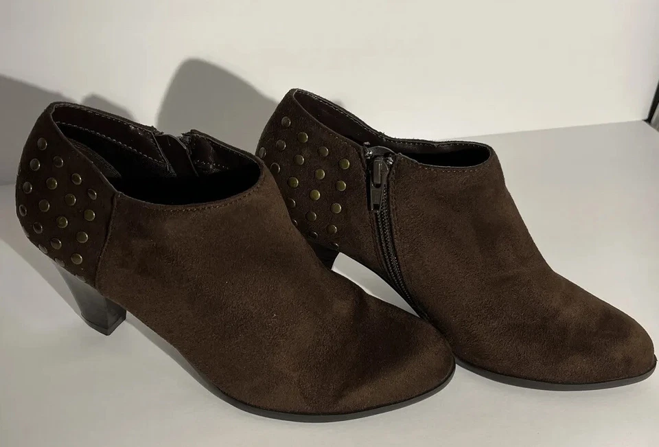 Zapatos Laura Ashley Mujer 6.5 Marrón Lafindon Tachonado Imitación Gamuza Tacón Botines Foto 1 de 4