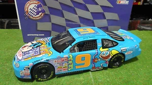 FORD TAURUS NASCAR CARTOON NETWORK 1/18 ACTION 220724 voiture miniature collecti - Picture 1 of 1