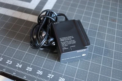 索尼 DC-V515 电池充电器 汽车 Vx1000 25W 正品 原始设备制造商 — 第 1/3 张图片