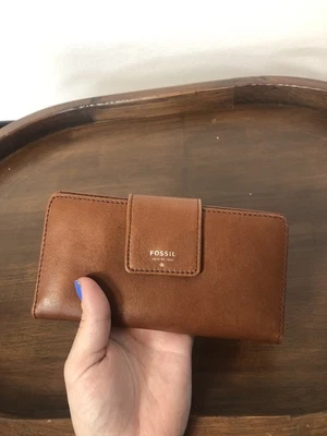 Cartera plegable de cuero marrón FOSSIL con forro púrpura para tarjetas espacio porta dinero Foto 1 de 4