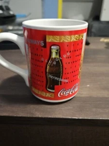 Taza de cerámica de Coca Cola roja con botellas de Coca-Cola vintage 1997 Gibson extremadamente limpia - Imagen 1 de 10