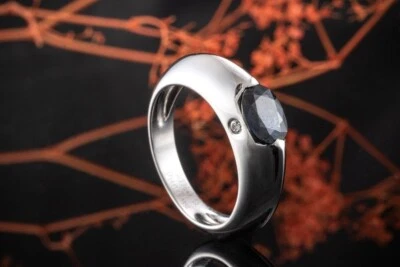 Piaget Ring mit Saphir und seitlich eingelassenem Diamant 750er Weißgold Schmuck - Bild 1 von 4