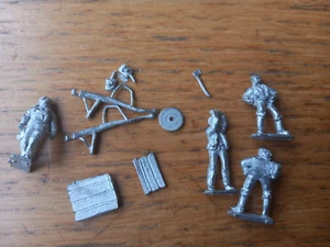 LooksLike Workmen with 1940's 50's wheel barrow white metal unpainted oo scale - Picture 1 of 1