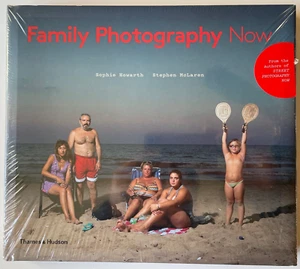 FAMILY PHOTOGRAPHY NOW By Sophie Howarth & Stephen Mclaren Hardcover New SEALED - Imagen 1 de 5
