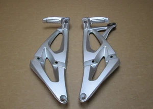 BMW K1200R 2007 10,947 Meilen hinten Pillion Fußrastenstifte mit Halterungen (2875) - Bild 1 von 8