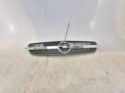 Calandre - Opel MERIVA A PH.1 - Gris Clair - 13117843 - C0-3658K - Photo 1/4