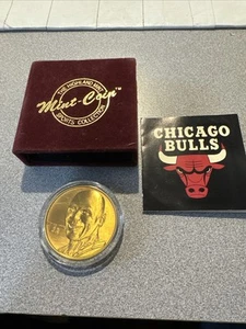 VTG 1997 MICHAEL JORDAN Highland Mint Bronze Limited Medallion 2517/5000 COA - Picture 1 of 19