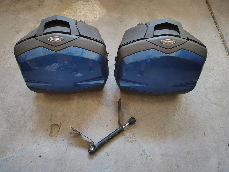 Juego de bolsas de sillín Triumph OEM 2006-2012 1050 Sprint ST cantidad 2 Foto 1 de 2