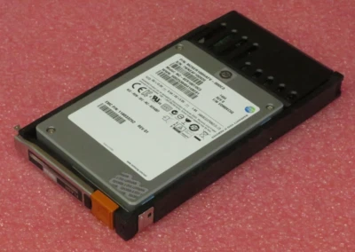 EMC VMAX 100Gb Flash Drive 2.5" HDD 005050565 118033252 MZ-6ER100T/0C3 SSD - Image 1 of 4