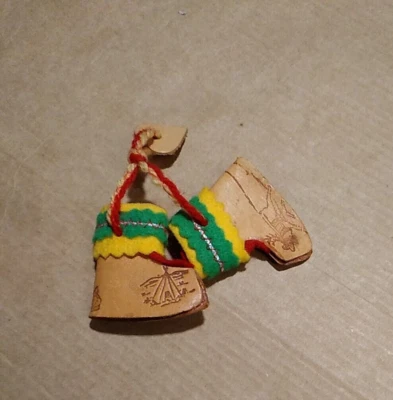 Mokassins Geschenkanhänger Lederschuhe Miniatur Mitbringsel Kleinigkeit - Bild 1 von 4