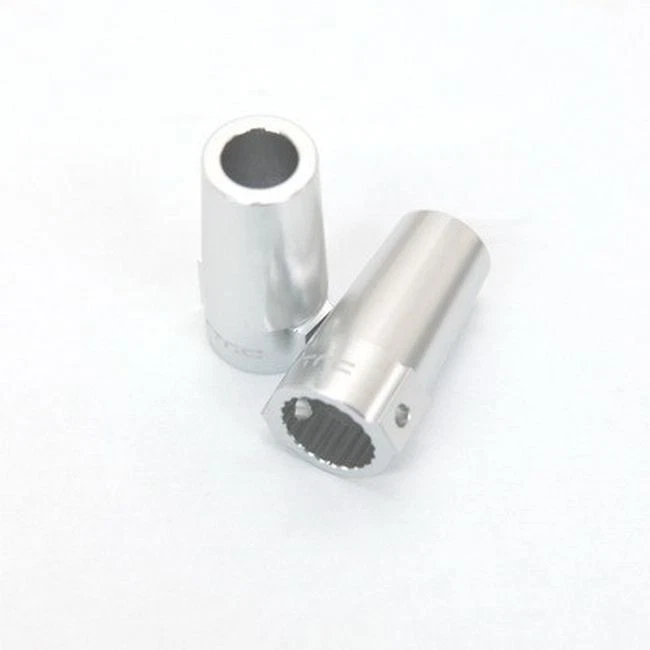 Axial Racing Wraith Silver CNC Aluminum Rear Lock-Outs STRSTA80071S - Image 1 of 1