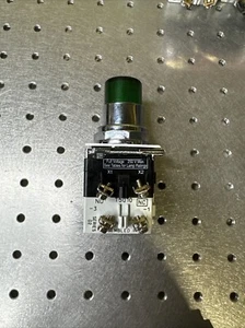 Eaton Cutler Hammer 10250T/91000T E34 Green Illumin Push Button Full V.24 AC DC - Picture 1 of 3