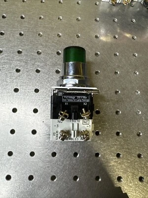 Eaton Cutler Hammer 10250T/91000T E34 Green Illumin Push Button Full V.24 AC DC - Image 1 of 3