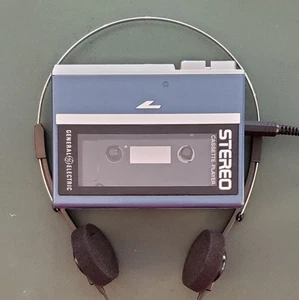 GE Tragbarer Kassettenspieler (funktioniert fast 100%) + Original GE Kopfhörer (SAUBER) - Bild 1 von 12