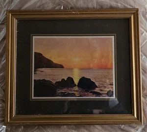Quadro incorniciato con promontorio e scogli sul mare dipinto smaltato - Foto 1 di 1