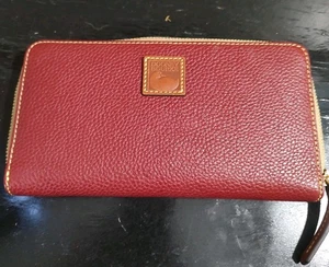 Portafoglio pochette Dooney and Bourke pelle bordeaux ciottoli - Foto 1 di 10