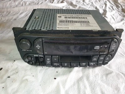 Chrysler Grand Cherokee WJ Original Radio --- p05091601ae --- With Code, Works - Bild 1 von 4