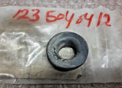 ORIGINAL Mercedes-Benz W123 Radiador Goma Montaje Ojal A1235040412 Foto 1 de 2