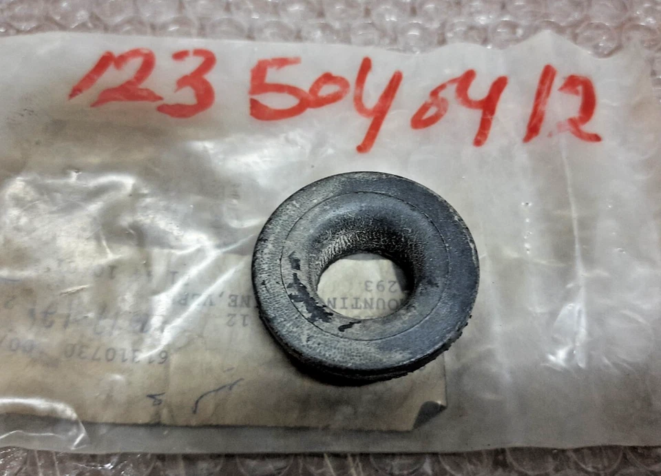 ORIGINAL Mercedes-Benz W123 Radiador Goma Montaje Ojal A1235040412 Foto 1 de 2