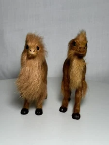 Zwei Vintage Echtfell Haare BAKTRISCHES KAMEL Spielzeug Actionfigur 2 Höcker Krippe - Bild 1 von 23