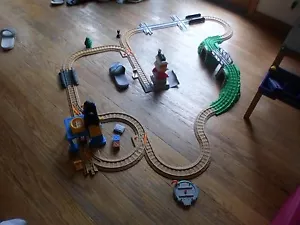 44 Fisher Price Assort Geo Trax Bldgs,Tracks (tan & Gray) Mountain tunnels sign - Picture 1 of 5