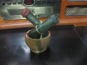 Vintage Salz/Pfefferstreuer verpackt Weinflaschen 4 ZOLL HOCH - Bild 1 von 1