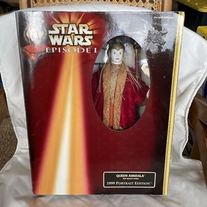 Star Wars Regina Amidala Ritorno a Naboo 1999 Edizione Ritratto Bambola Hasbro Sigillata - Foto 1 di 13